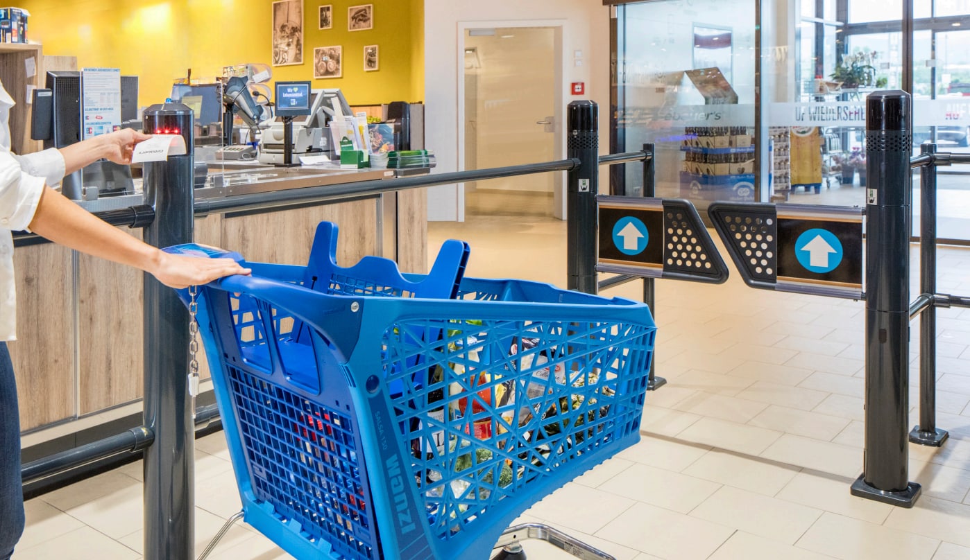 Retail exit gate controlling a shopping-cart path